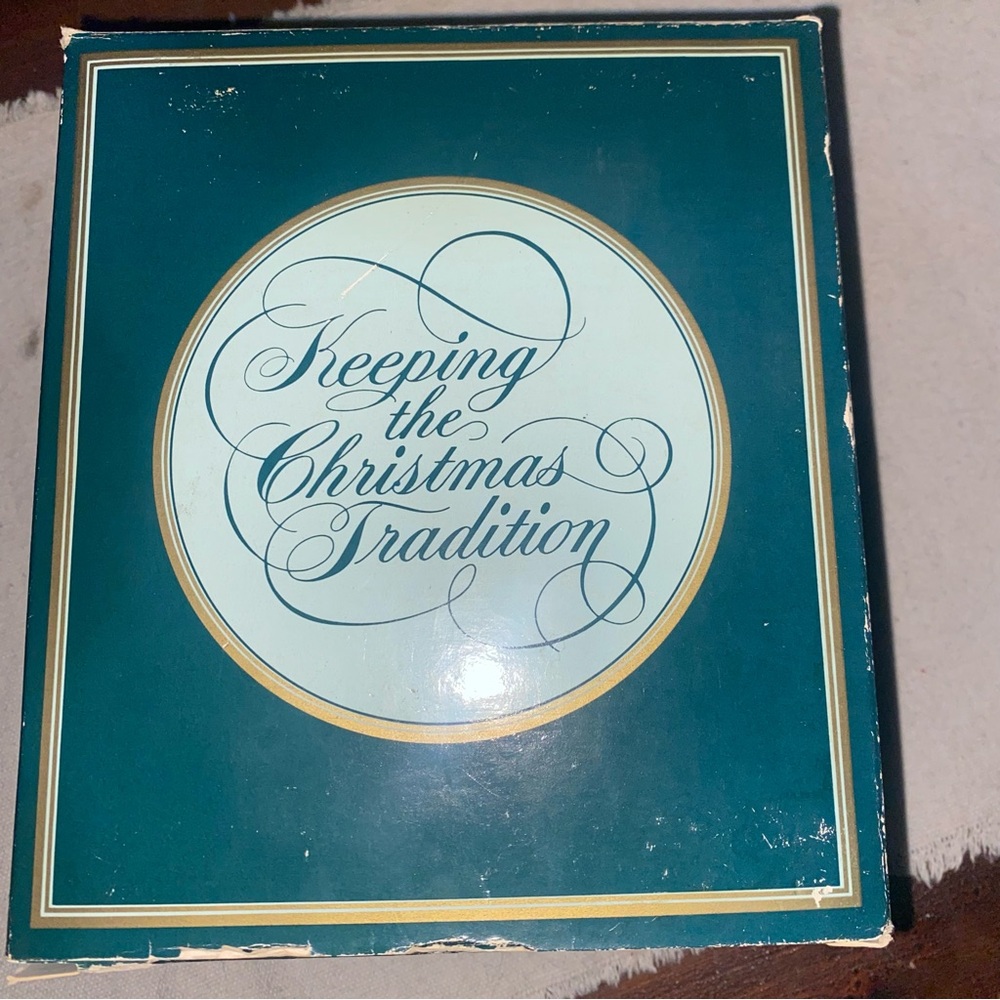 1982 Avon Christmas Memories "Keeping the Christmas Tradition" porcelain. - Picture 2 of 6